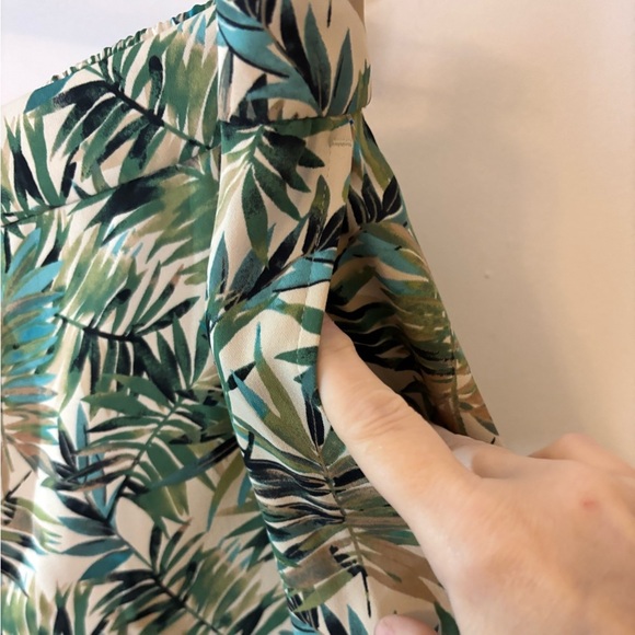 J jill Wearever Silky Woven Wide-Leg Crop Oatmeal Layered Palms - Picture 4 of 10